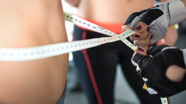 aerobicos vs. pesas: ¿que tipo de entrenamiento es mejor para perder grasa?