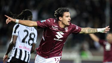 Sandro Kulenovic del Torino celebra tras anotar en el encuentro ante el Udinese en la Serie A el lunes 12 de octubre del 2026. (Marco Alpozzi/Lapresse via AP)