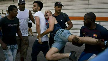 Cuba: Directivos justifican arrestos en marcha LGTB