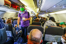 Avión de American Airlines regresa a Miami por un pasajero que no quiso usar su máscara