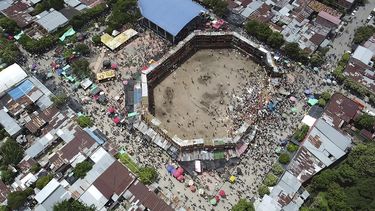 seis muertos deja hasta el momento el desplome de las graderias de la plaza de toros del espinal
