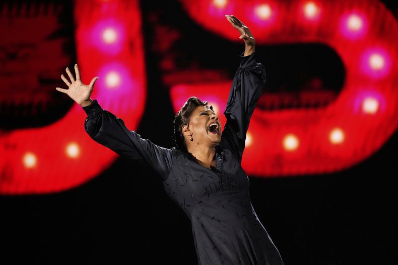 Audra McDonald interpreta Roses Turn de Gypsy durante la 78.ª edición de los Premios Tony el domingo 8 de junio de 2025 en el Radio City Music Hall de Nueva York. (Foto Charles Sykes/Invision/AP)
