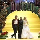 Jonathan Bailey, Cynthia Erivo, centro, y Ariana Grande posan en el estreno de Wicked en el Auditorio Nacional de la Ciudad de México, el lunes 11 de noviembre de 2024. (Foto AP/Fernando Llano)