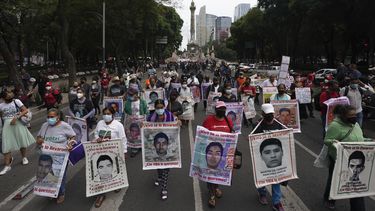 México: detienen a tres militares por caso Ayotzinapa