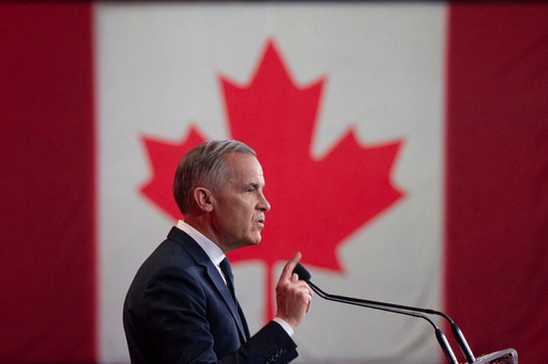 ARCHIVO - El primer ministro de Canadá, Mark Carney, pronuncia un discurso en la convención nacional del Partido Liberal en Montreal, el 11 de abril de 2026. (Christinne Muschi/The Canadian Press vía AP, archivo)
