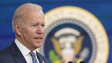 Biden promueve vacuna pero descarta más restricciones