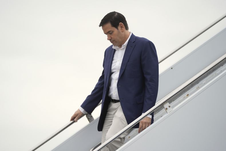 El secretario de Estado Marco Rubio llega en el Air Force One al Aeropuerto Regional de Hagerstown en Maryland, el 8 de junio del 2025. (AP foto/Manuel Balce Ceneta)