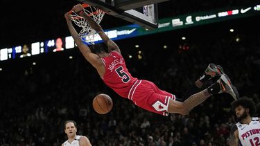 LaVine anota 30 y Bulls doblegan a Pistons en París