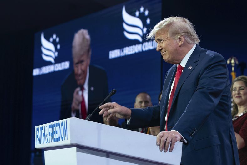 El expresidente Donald Trump pronuncia un discurso ante la Conferencia de la Coalicíon Fe y Libertad en Washington, el sábado 24 de junio de 2023. (AP Foto/Jose Luis Magana)
