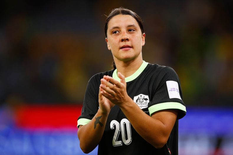 La australiana Sam Kerr reacciona tras el juego de fútbol de semifinales de la Copa Asiática Femenina entre China y Australia en Perth, Australia, el martes 17 de marzo de 2026. (Foto AP/Gary Day)
