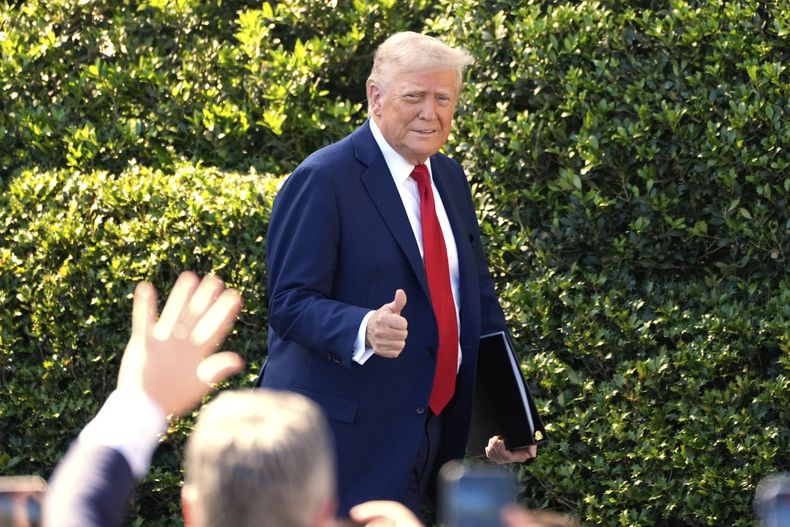 El presidente Donald Trump en la ceremonia para recibir a los Philadelphia Eagles en la Casa Blanca en Washington el 28 de abril del 2025. (AP foto/Alex Brandon)