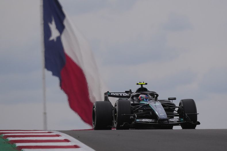 Kimi Antonelli conduce su Mercedes durante el Gran Premio de Estados Unidos de la Fórmula Uno, el domingo 25 de octubre de 2026, en Austin, Texas. (AP Foto/Eric Gay)