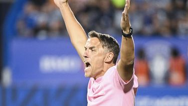 Phil Neville, técnico del Inter de Miami, reacciona durante el partido ante el Montreal, el 27 de mayo de 2023 (Graham Hughes/The Canadian Press via AP)