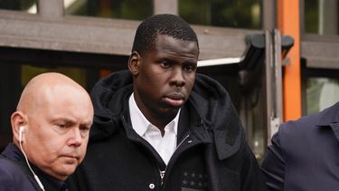 Zouma se declara culpable de patear y golpear a su gato