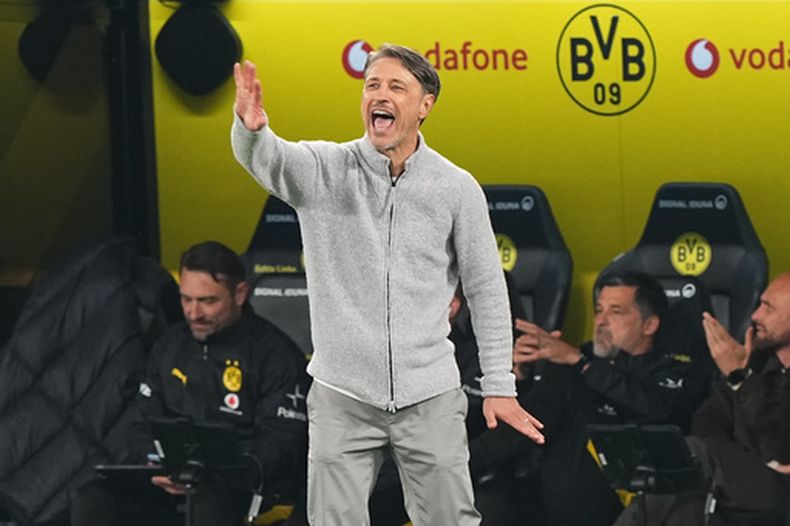 Niko Kovac, técnico de Borussia Dortmund, durante el partido contra Werder Bremen en la Bundesliga, el viernes 9 de octubre e 2026, en Dortmund. (AP Foto/Martin Meissner)