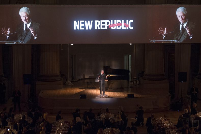 El expresidente Bill Clinton durante el discurso por el centenario de la revista New Republic en Washington el mi&eacute;rcoles 19 de noviembre de 2014. (Foto de AP/Cliff Owen)