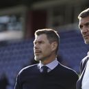 ARCHIVO - Foto del 11 de enero del 2020, Paolo Maldini y Zvonimir Boban observan un encuentro entre el Cagliari y el Milan. El martes 6 de junio del 2023, llega a su fin la etapa de Maldini como director del equipo. (Spada/LaPresse via AP)