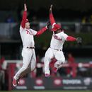 Con 4 jonrones Filis vencen a Padres y acechan Serie Mundial