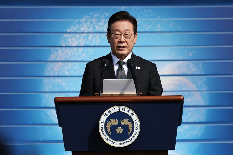El presidente de Corea del Sur, Lee Jae Myung, pronuncia un discurso durante la celebración del 77mo Día de las Fuerzas Armadas, en Gyeryong, Corea del Sur, el 1 de octubre de 2025. (Kim Hong-Ji/Pool Foto vía AP)