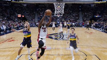 Adebayo anota 26; Heat aplasta a Pelicans