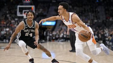 Suns superan a los Spurs, que ligan 11 derrotas seguidas