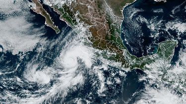 El huracán Orlene se dirige a la costa mexicana del Pacífico
