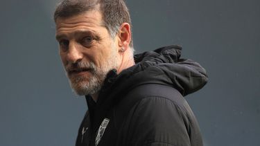 ARCHIVO - Foto del 6 de diciembre del 2020, el entrenador del West Brom Slaven Bilic en entrevista tras el partido ante el Crystal Palace en la Liga Premier. (Mike Egerton/Pool Photo via AP, Archivo)