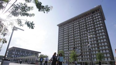 los empleados publicos de la torre sur de minillas seran mudados nuevamente