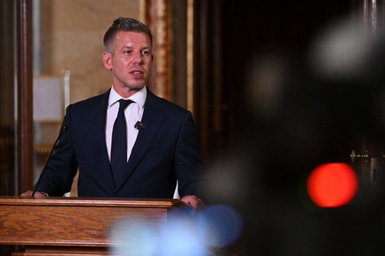 El primer ministro húngaro Peter Magyar en la sede del parlamento en Budapest, el 13 de julio del 2026. (Tamas Purger/MTI via AP)