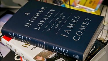 Trump arremete contra Comey por libro y entrevista