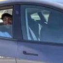 San Francisco: Un hombre fue arrestado por viajar en la parte trasera de un Tesla sin conductor