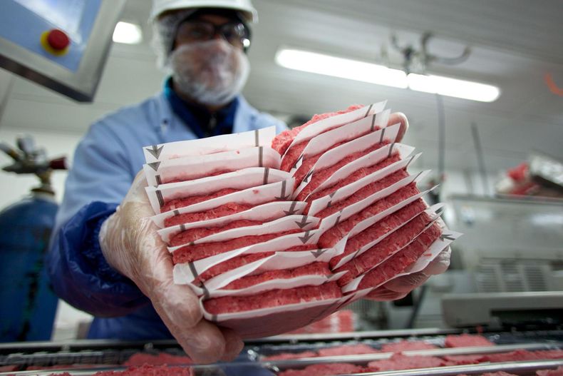 Emprosur se mudó a Coamo en el 2013, desde donde procesa y empaca carnes para supermercados, comedores escolares, restaurantes y otros