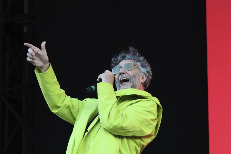 El cantante argentino Fito Paez durante su concierto en el Festival Vive Latino en la Ciudad de México el sábado 16 de marzo de 2024. (Foto AP/Ginnette Riquelme)