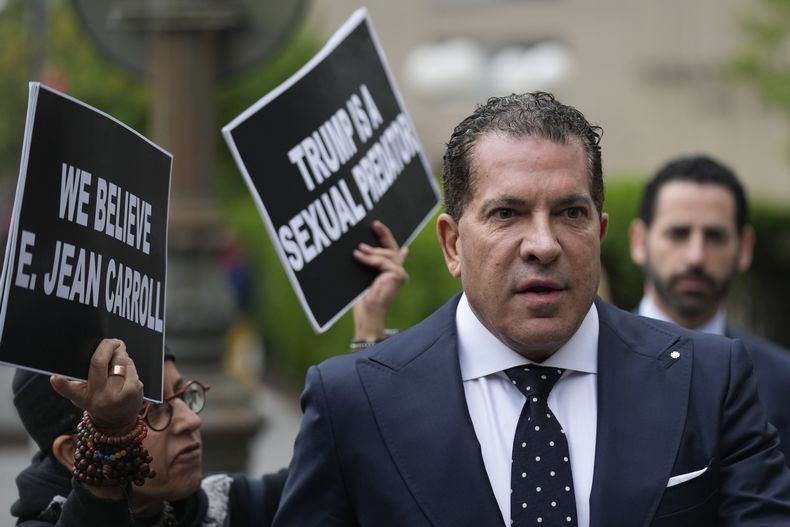 Joe Tacopina, abogado del ex presidente Donald Trump, en Nueva York, el 27 de abril de 2023. (Foto AP /Seth Wenig)