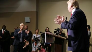trump orgulloso de haber sacado a ramos de conferencia