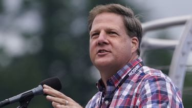 Gobernador de Nueva Hampshire dice que Trump está “loco”