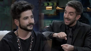 camilo se enfurecio con presentador que se burlo de evaluna por comerse su placenta