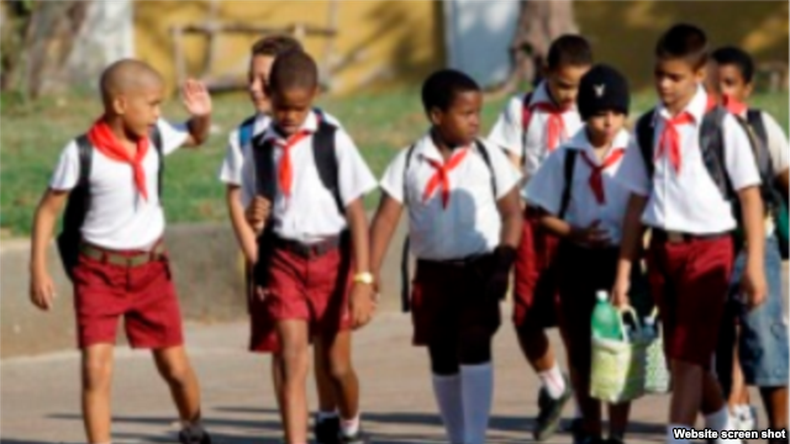 El texto fue leído en todas las escuelas cubanas, ante profesores, alumnos, padres y ?factores de la comunidad?.