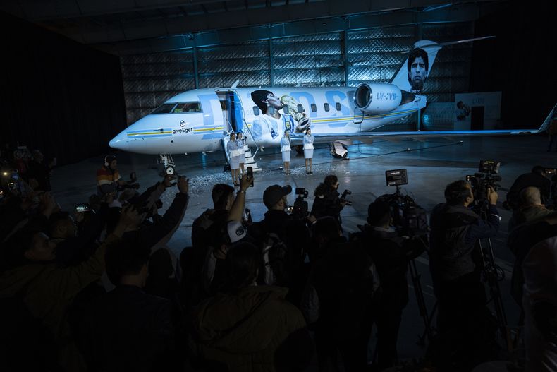 DEP-FUT MUNDIAL-MARADONA AVIÓN