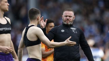 Derby, dirigido por Rooney, relegado a la 3ra división