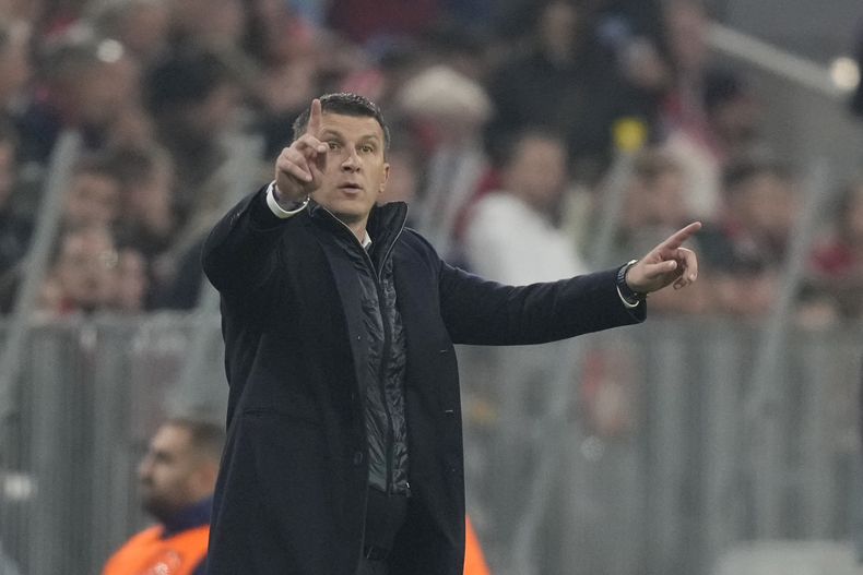 Sergej Jakirovic, técnico del Dínamo Zagreb, durante el partido contra Bayern Múnich en la Liga de Campeones, el martes 17 de septiembre de 2024. (AP Foto/Matthias Schrader)