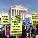 Manifestantes frente a Corte Suprema de EEUU por aborto