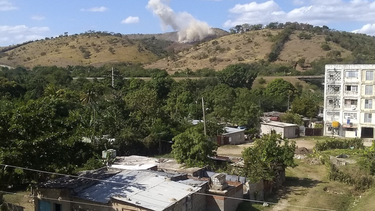 fuertes explosiones estremecen la ciudad de santiago de cuba