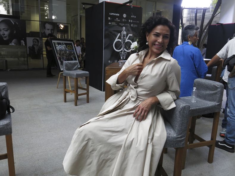 Dolores Heredia de El norte sobre el vacío, posa en el almuerzo de nominados de la 65a edición del Premio Ariel de la Academia Mexicana de Artes y Ciencias Cinematográficas en la Ciudad de México el 3 de agosto de 2023. (Foto AP/Berenice Bautista)