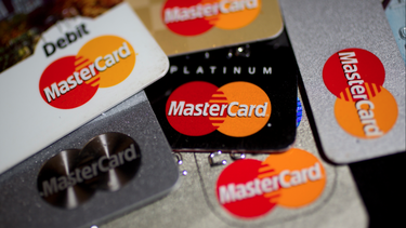 cuba da luz verde a tarjetas mastercard en cajeros automaticos habaneros