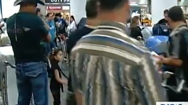 americateve | Cuba anunció que esta prohibido llevar paquetes de otras personas a la isla.