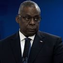 El secretario de Defensa de Estados Unidos, Lloyd Austin, durante una conferencia de prensa conjunta con su homólogo israelí Yoav Gallant tras una reunión en Tel Aviv, Israel, el lunes 18 de diciembre de 2023. (AP Foto/ Maya Alleruzzo)