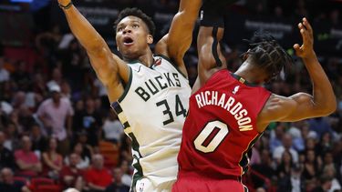 Bucks remontan ante Heat tras perder por 20 al medio tiempo
