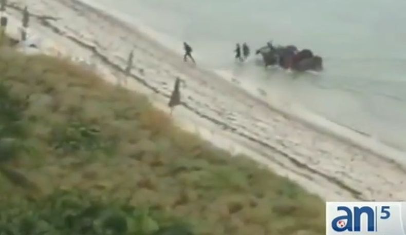 Ya fueron procesados por las autoridades migratorias los balseros cubanos que llegaron ayer a las costas de Key Biscayne.
