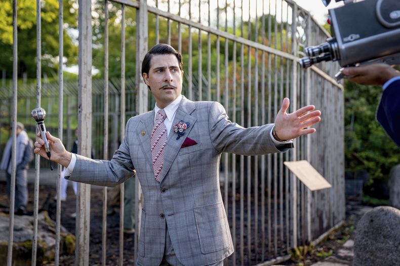 En esta imagen proporcionada por Lionsgate, Jason Schwartzman en una escena de The Hunger Games: The Ballad of Songbirds and Snakes. (Lionsgate vía AP)
